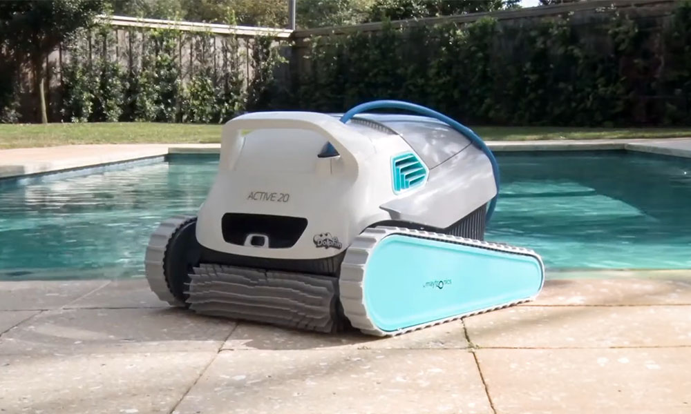 Dolphin Active 20 Poolside