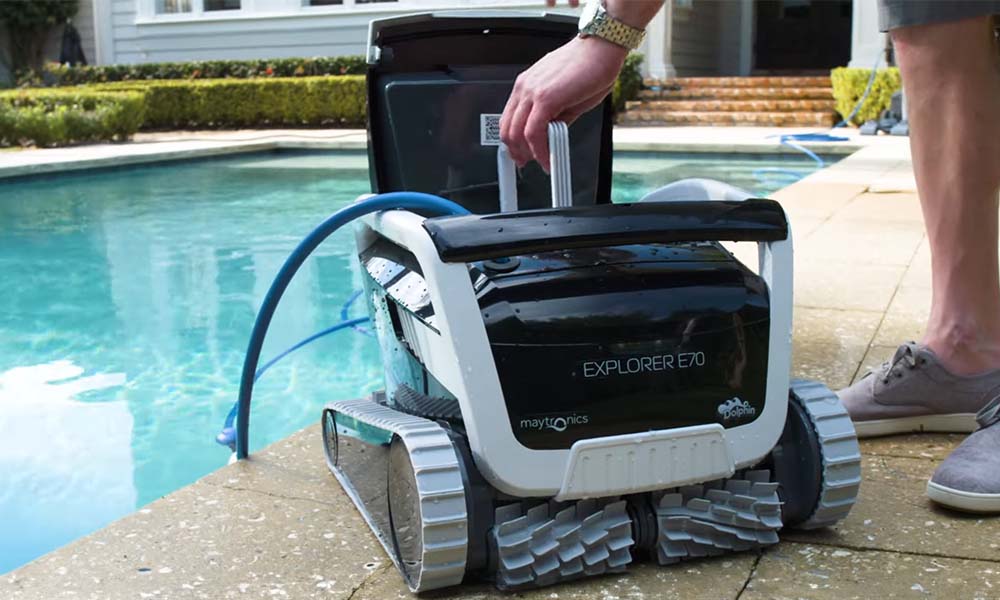 Dolphin Explorer E70 Dual Filter Basket unloading