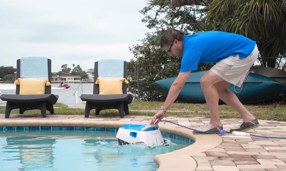 Dolphin Proteus DX4 Robotic Pool Lightweight