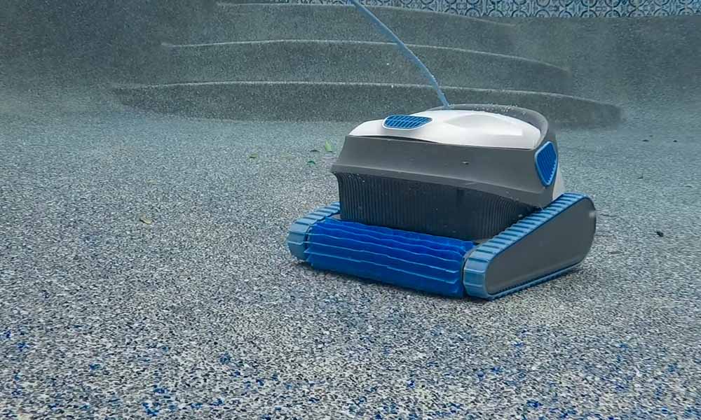 Dolphin S200 Robotic Pool Cleaner Cleaning Pool