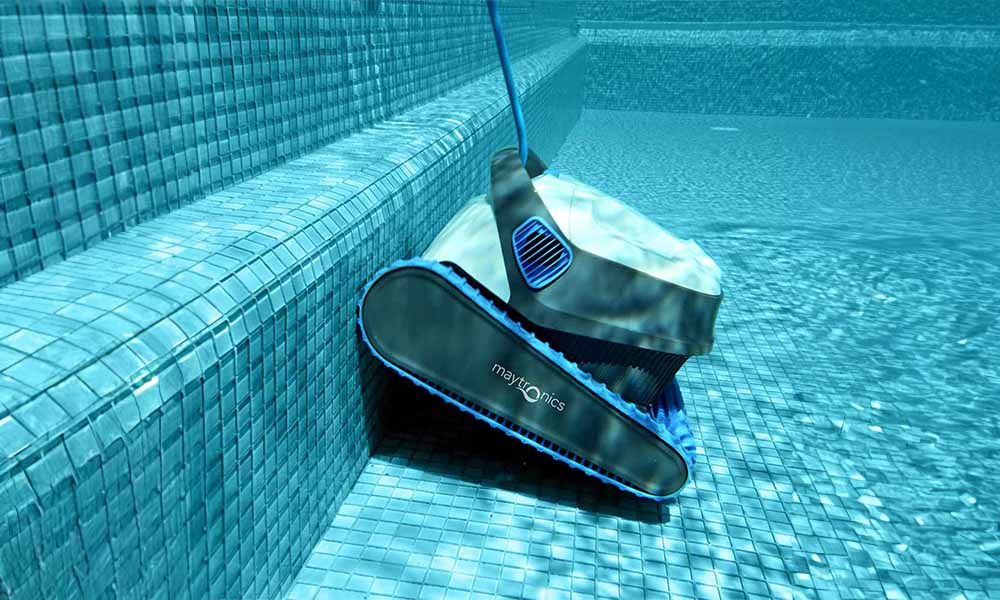 Dolphin S300 Robotic Pool Cleaner Cleaning Pool