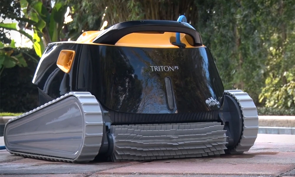 Dolphin Triton PS pool robot