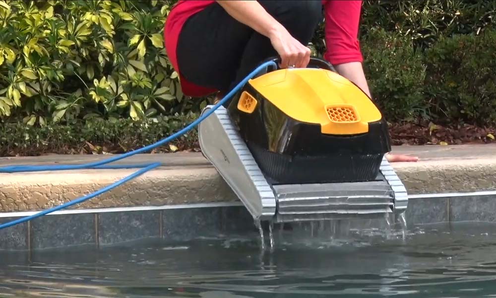 Dolphin Triton PS Robotic Pool Lightweight